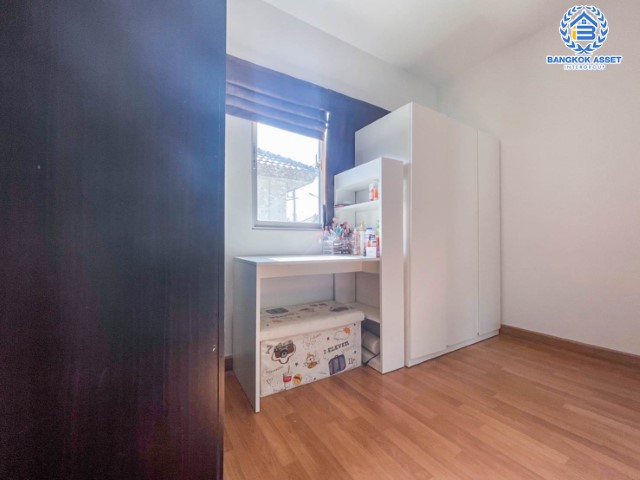 *****ทาวน์เฮ้าส์มือสองย่านปทุมธานี ม.พฤกษา แจ้งวัฒนะ-ราชพฤกษ์ หลังมุม! เนื้อที่ 21.1 ตร.ว. ฟังก์ชัน 3 ห้องนอน 2 ห้องน้ำ 1 ที่จอดรถ บนทำเลศักยภาพ ใกล้รถไฟฟ้าสายสีชมพู "สถานีห้าแยกปากเกร็ด" และทางด่วน "ศรีรัช (แจ้งวัฒนะ)" จองด่วน!